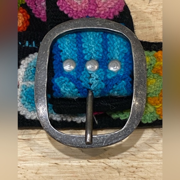 Fashion tidbits wool embroidered belt one size
40” length 2” wide 100% wool - Picture 8 of 8